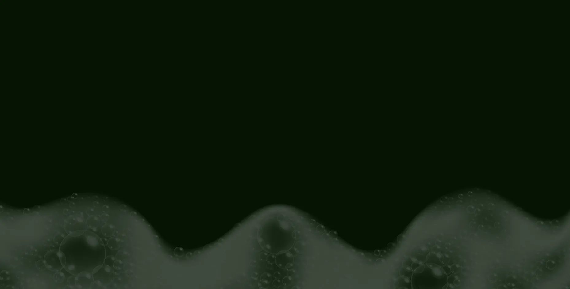 Drone en vol au-dessus d'un toit